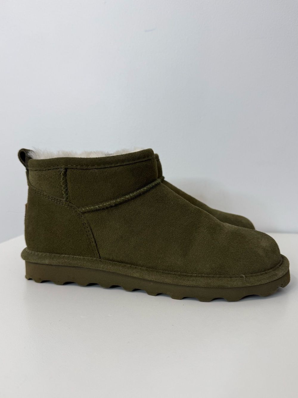Bearpaw Olive Green Super Shortie Shearling Lined Ankle Boots Women's 7 Winter